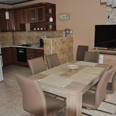Gyorszem Apartman ภายนอก รูปภาพ