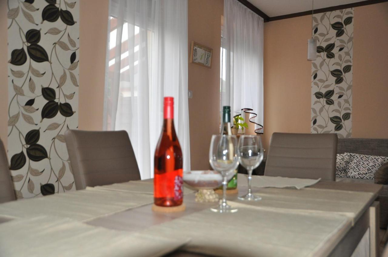 Gyorszem Apartman ภายนอก รูปภาพ