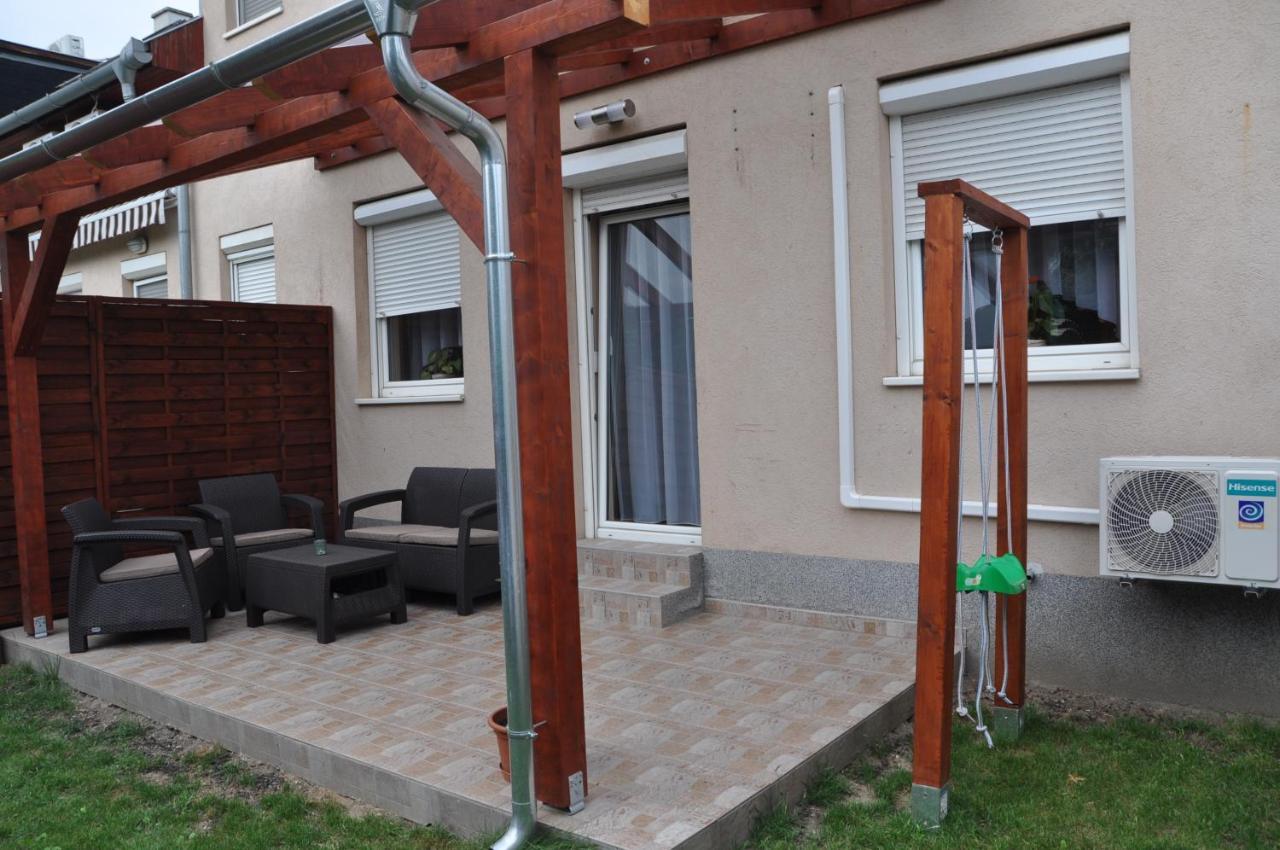 Gyorszem Apartman ภายนอก รูปภาพ